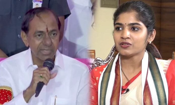 MLA Yashaswini Reddy Slams KCR