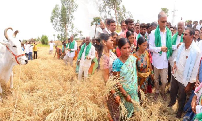 Harish Rao Meets Farmers in Jangaon