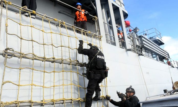 Indian Navy attacked by Somali Pirates