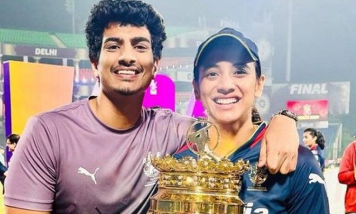 Mandhana posed IPL Title with boyfriend