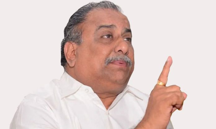 Mudragada Padmanabham joins YSRCP