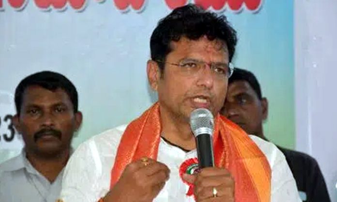 Sridhar Babu slams BRS Leaders over Medigadda