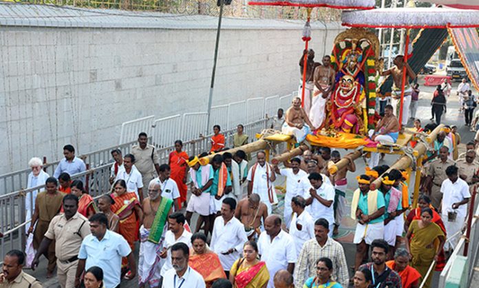 Venkatadrirama on vehicle of Hanuman