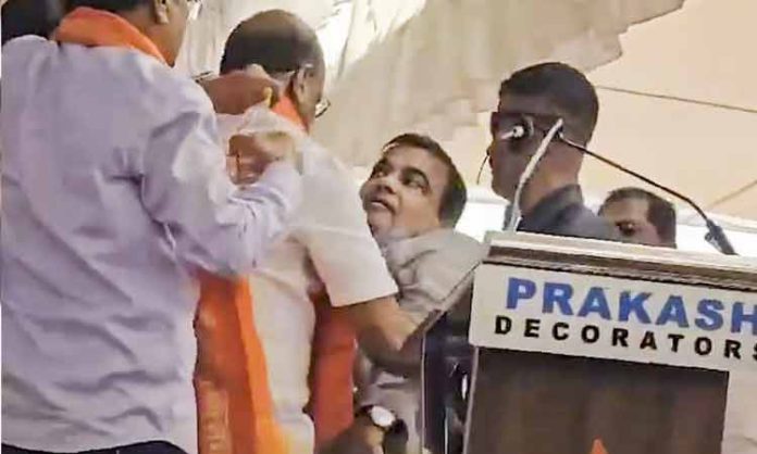 Nitin Gadkari faints while speaking at campaign rally
