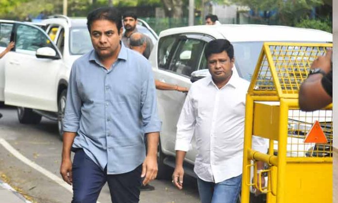 KTR meets Kavitha at CBI headquarters