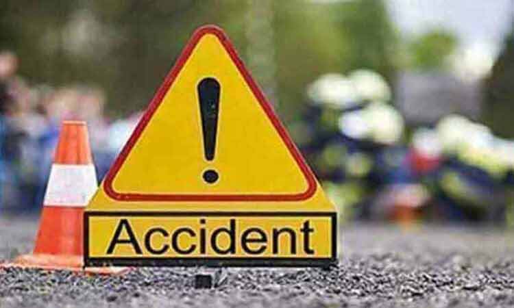 BUS hit Truck in Uttar Pradesh