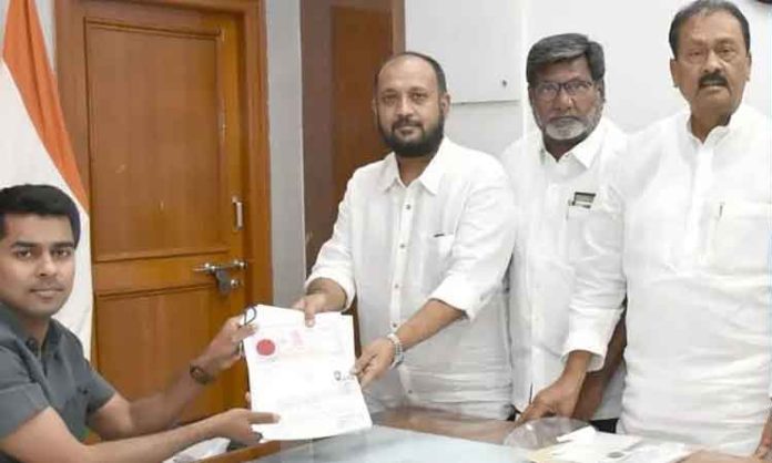 Congress leader Sameer Waliullah files nomination for Hyderabad LS seat