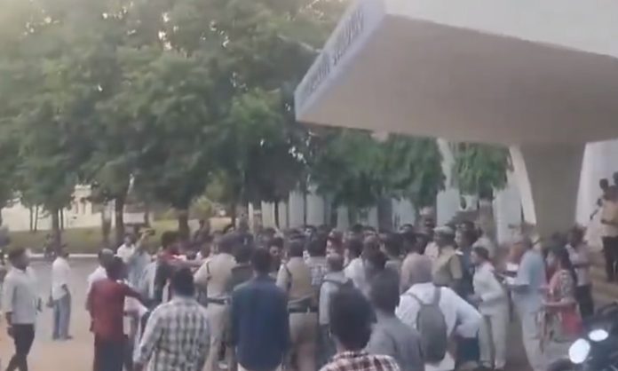 ABVP workers attack on Poets in Warangal