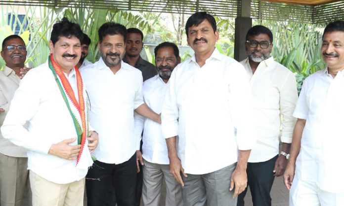 Bhadrachalam BRS MLA Tellam Venkat Rao Joins Congress