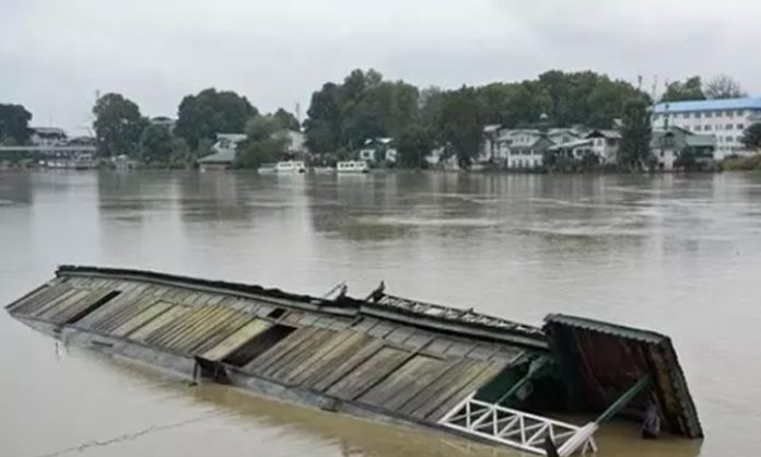 Boat sunk in Jhelum river