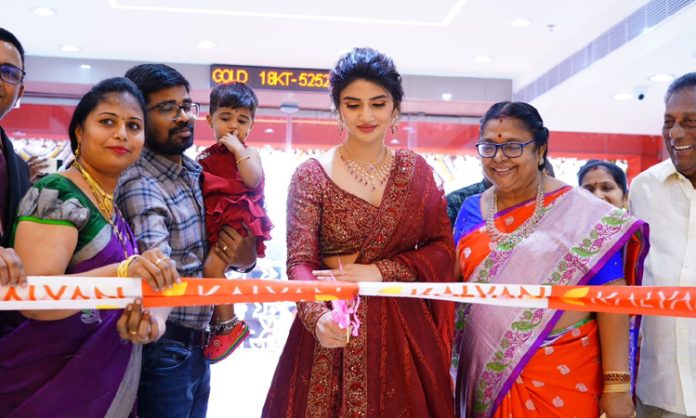 Actress Sreeleela opened Kalyan Jewellers showroom in Kadapa