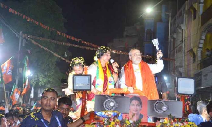 Amit shah holds mega roadshow in hyderabad