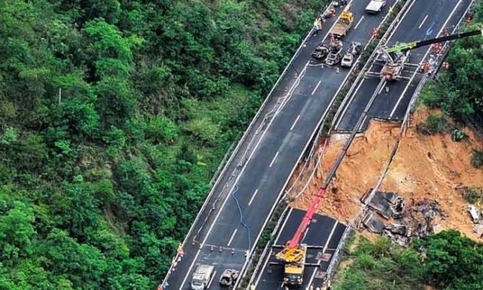 China highway collapse kills 24 people