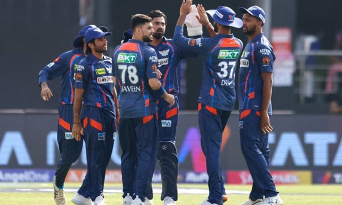 Delhi loss second wicket