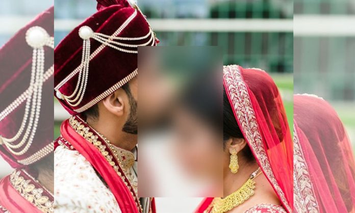 Groom kiss bride in Marriage
