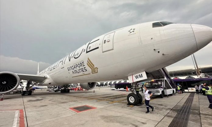 Heavy tremors in the Singapore Airlines flight