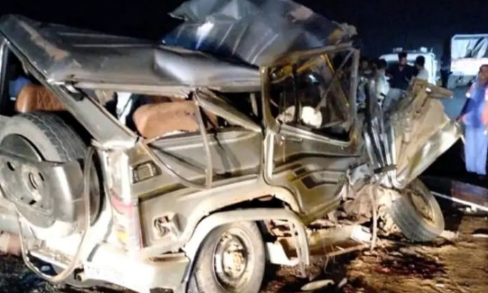 two vehicles collide on Indore-Ahmedabad highway