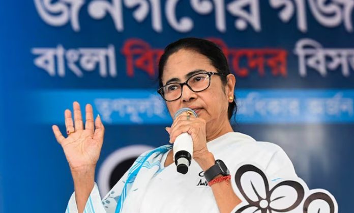 Mamata Banerjee slams Centre over Teesta River