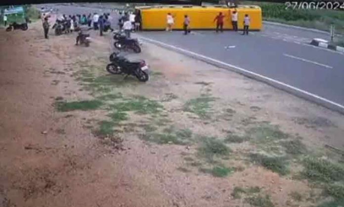 School bus overturned