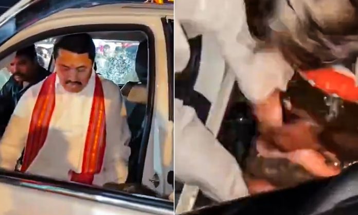 Maharashtra Congress chief Patole foot-washed by activist