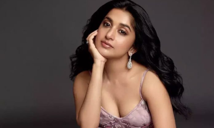 Meera Jasmine's re-entry into Tollywood