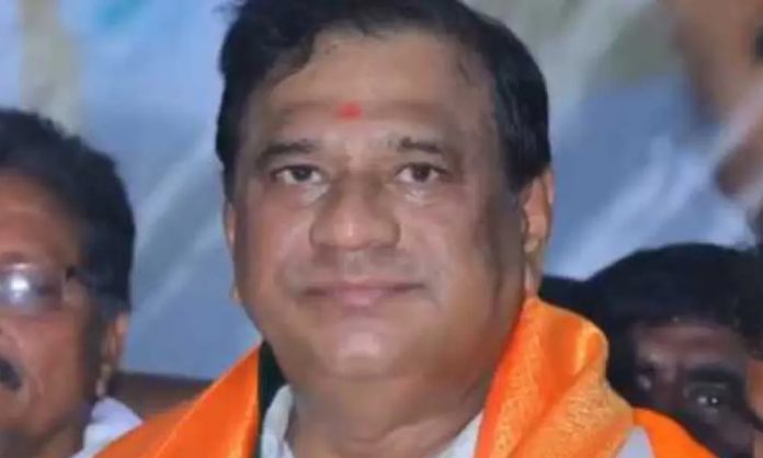 Congress candidate Suresh lead in Zaheerabad