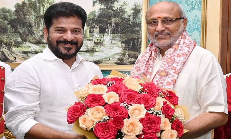 గవర్నర్‌తో కీలక భేటీ