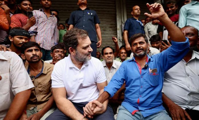 Rahul Gandhi talks with Labour Workers