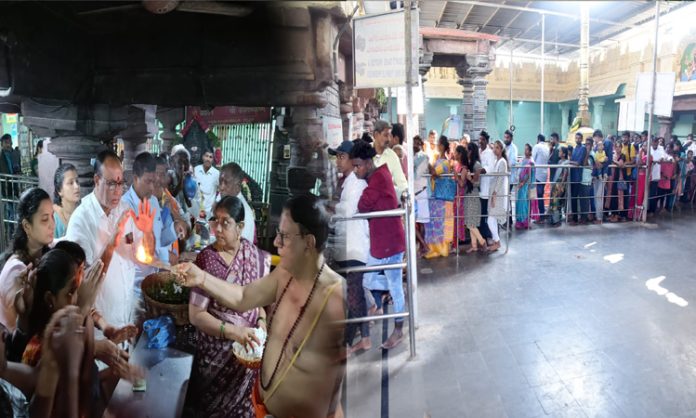 Devotees visit Temples on Tholi Ekadashi