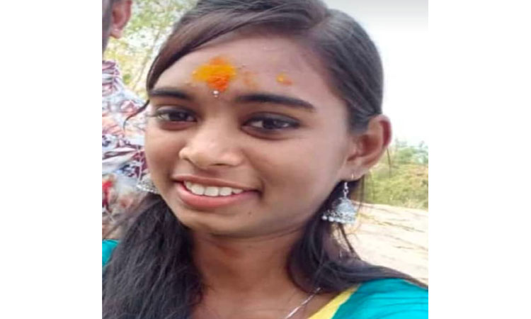 ప్రేమ పేరుతో వేధింపులు..యువతి ఆత్మహత్య