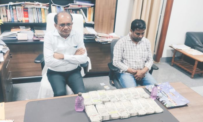 Joint collector caught by ACB while taking bribe of 8 lakhs