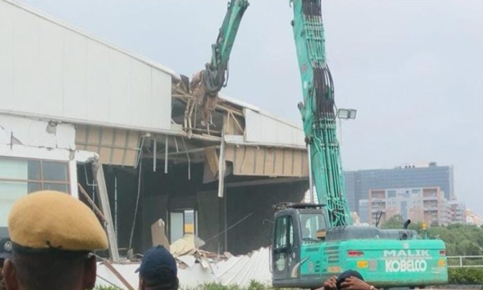 Hydra tearing down N Convention