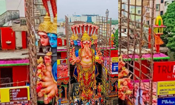 Khairatabad Ganapati Hundi amount is Rs.70 lakhs