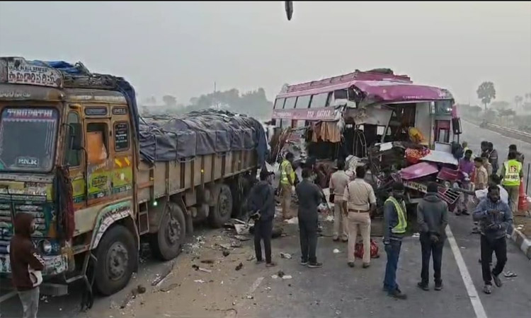 సూర్యాపేట జిల్లాలో ఘోర రోడ్డు ప్రమాదం