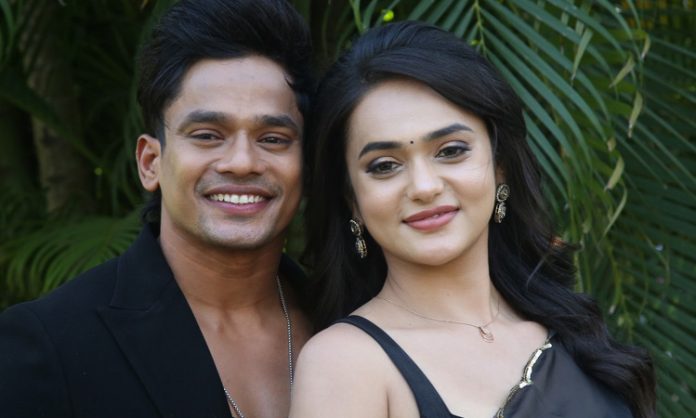 Nuvve Kavali Music Video