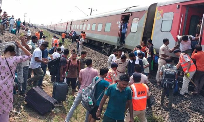 Bengaluru Kamakhya Express derail in Odisha