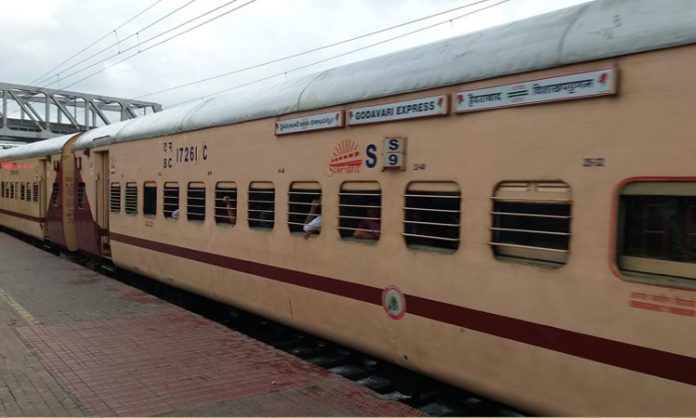 Theft In Vishaka Godavari Express