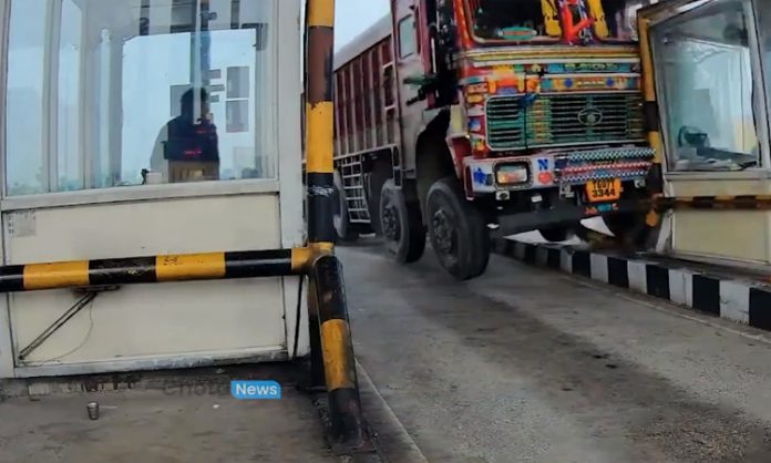 Lorry Creates Havoc In Jangaon