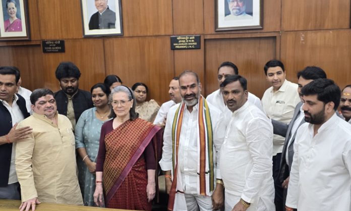 Telangana congress leaders meet Sonia Gandhi