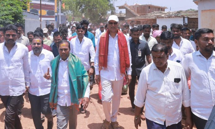 Harish rao fire on Congress
