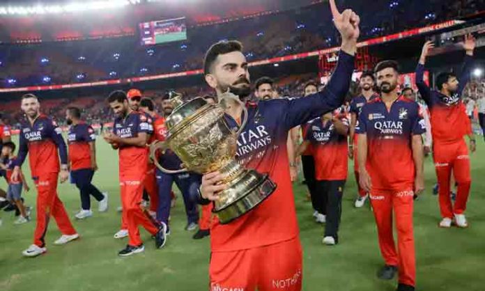 RCB Victory Parade