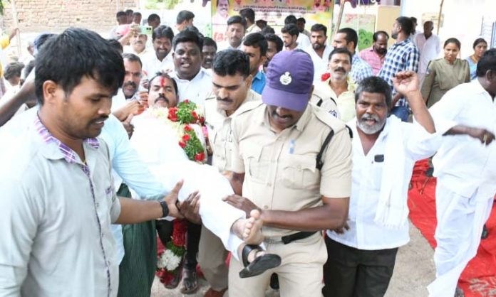 BRS leaders strike for medical college