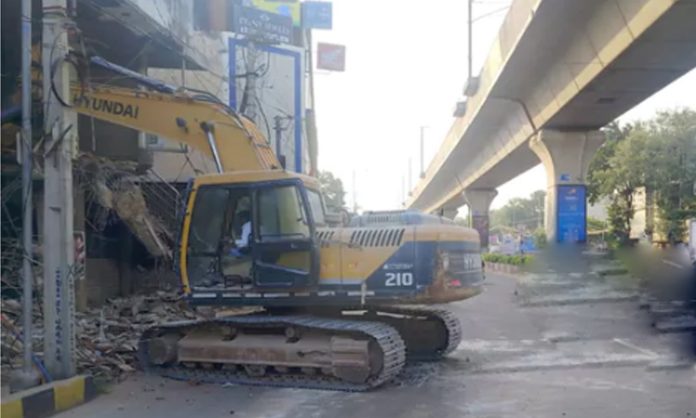 Illegal construction demolition in Begumpet