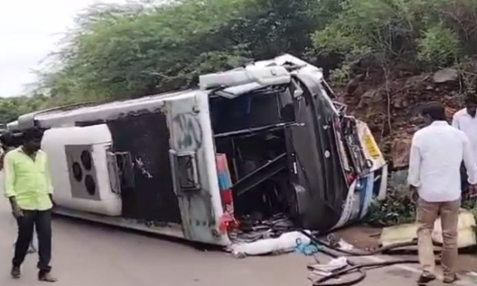 Travels bus overturns in Nagarkurnool