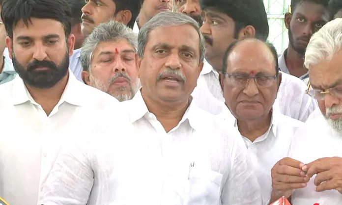 Sajjala ramakrishna reddy visited YCP worker
