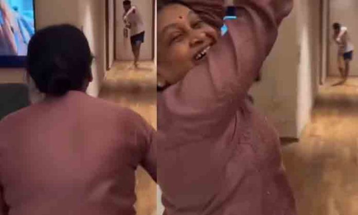 Shreyas Iyer Mother