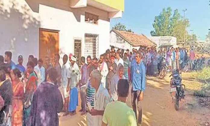 Farmer wait for fertilizer