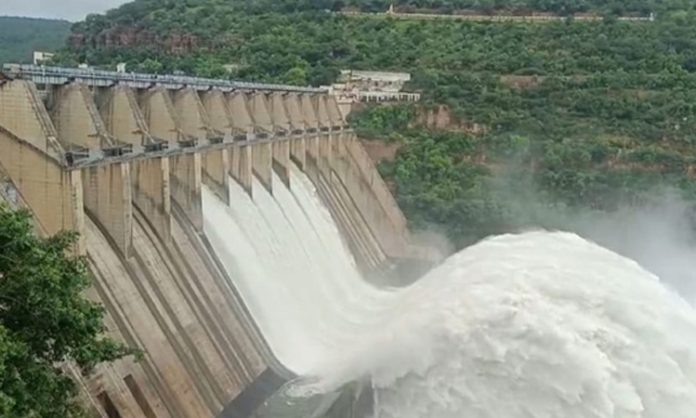 Srisailam reservoir continues flood