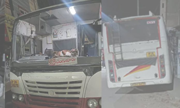 Driver collapses on steering wheel