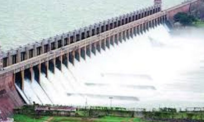 Flooding Tungabhadra reservoir